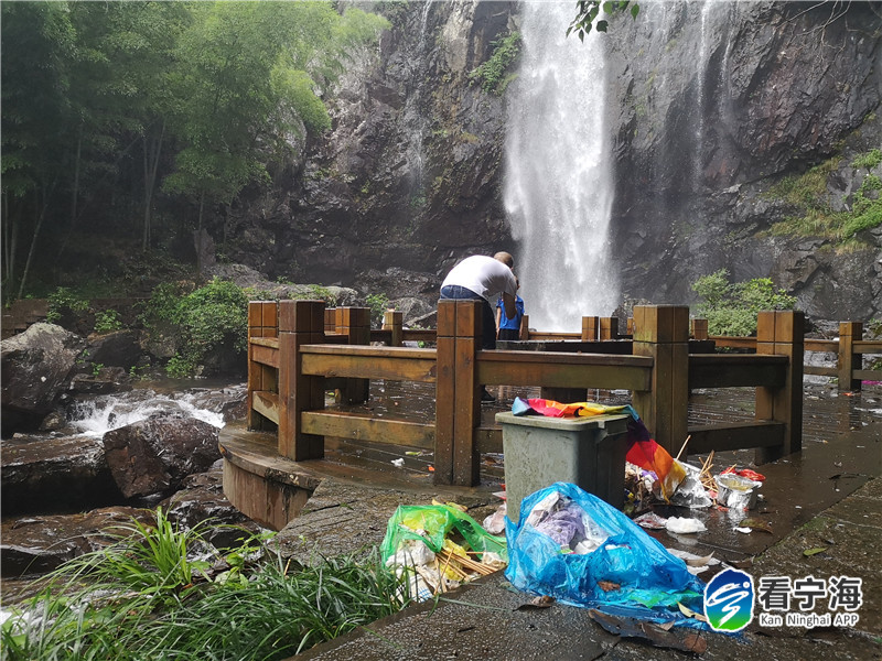 创文明城 随手拍 雁苍山马拉水景区垃圾遍地都是 在这美丽风景之下